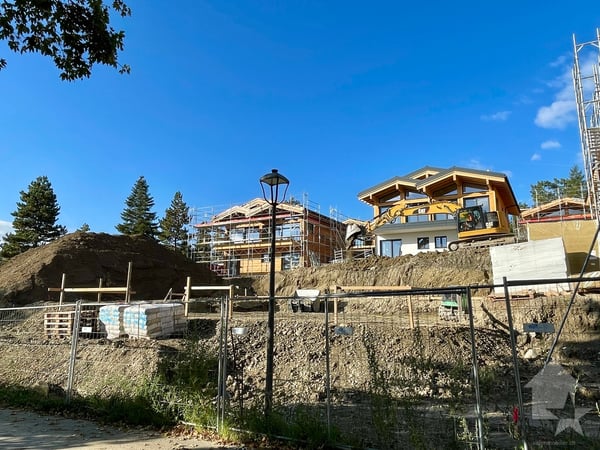 En construction, chalet traditionnel, quartier calme, vue panoramique