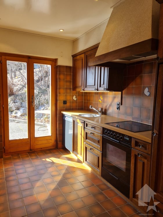 Magnifique chalet avec vue spectaculaire, niché dans un cadre paisible 4