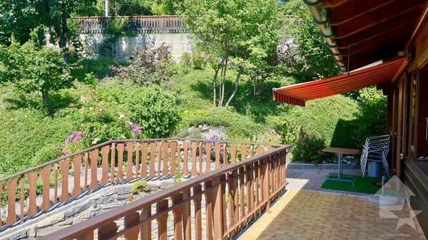 Magnifique chalet avec vue spectaculaire, niché dans un cadre paisible 9