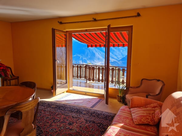 Magnifique chalet avec vue spectaculaire, niché dans un cadre paisible 3