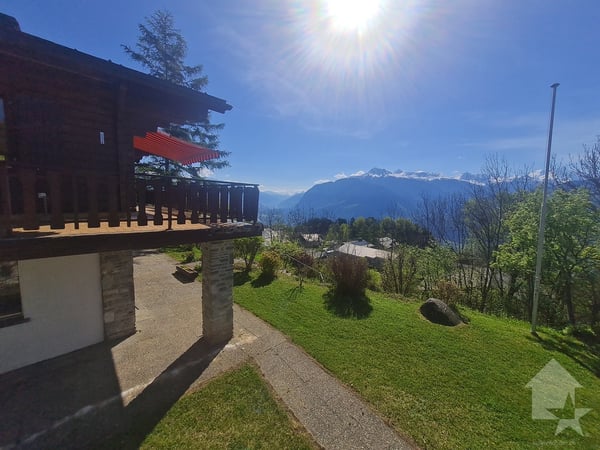 Magnifique chalet avec vue spectaculaire, niché dans un cadre paisible 13