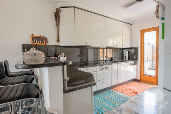 Spacieuse villa mitoyenne, belle vue, ensoleillée et calme 13