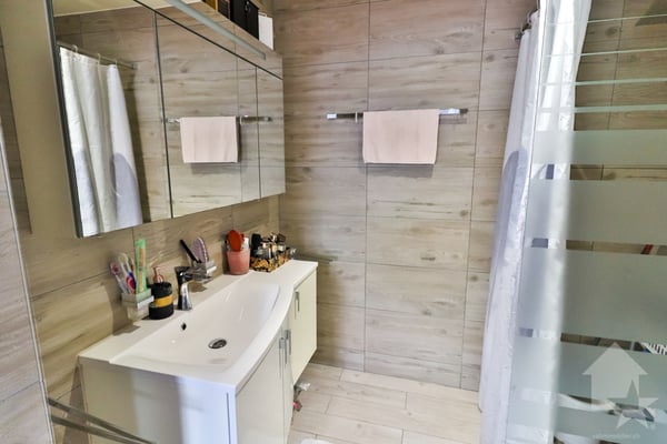 Belle villa composée de 2 appartements indépendants 10