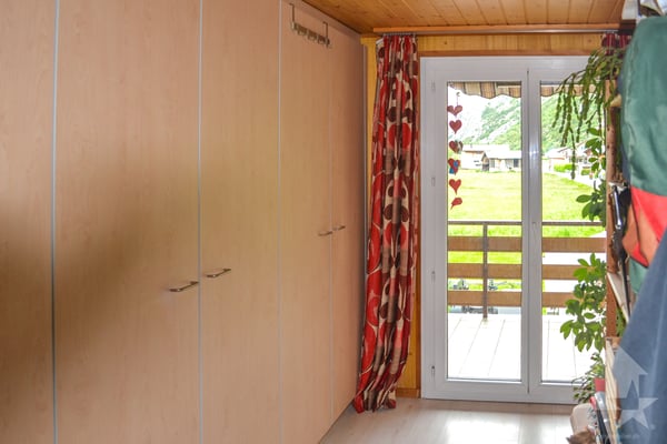 Appartement de 4,5 pièces de 80 m2 au 2ème étage d'un petit immeuble. 5