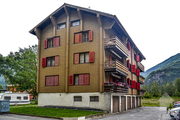 Appartement de 4,5 pièces de 80 m2 au 2ème étage d'un petit immeuble. 1