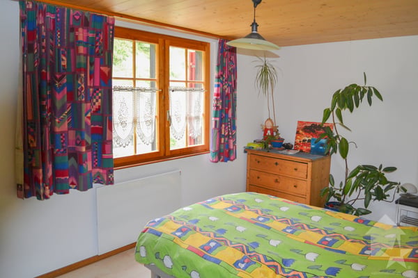 Appartement de 4,5 pièces de 80 m2 au 2ème étage d'un petit immeuble. 3