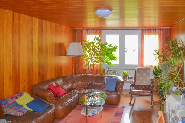 Appartement de 4,5 pièces de 80 m2 au 2ème étage d'un petit immeuble. 2