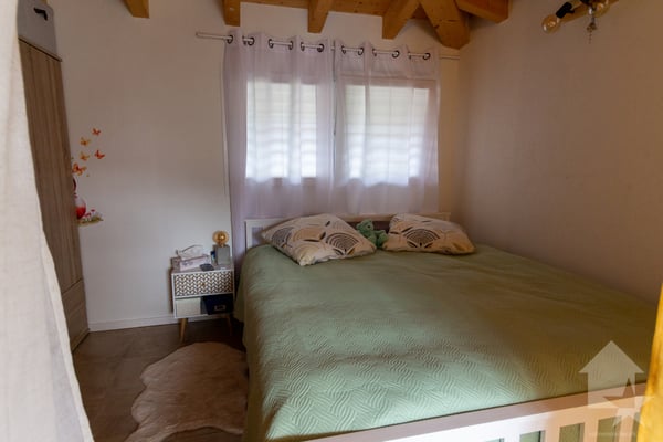 Villa / immeuble de 2 appartements 1x 3.5 pces en duplex + 1x studio 10