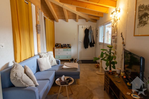 Villa / immeuble de 2 appartements 1x 3.5 pces en duplex + 1x studio 13