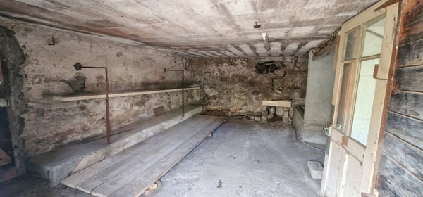 Maison villageoise avec grange attenante et garages 10