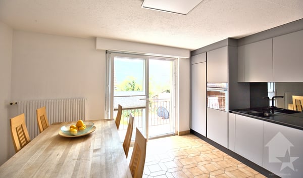 Appartement 4.5 pièces avec garage + place de parc, petite PPE 2 appts 8