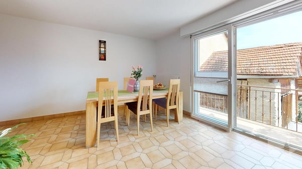Appartement 4.5 pièces avec garage + place de parc, petite PPE 2 appts 7