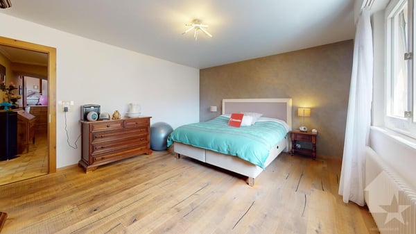 Appartement 4.5 pièces avec garage + place de parc, petite PPE 2 appts 11