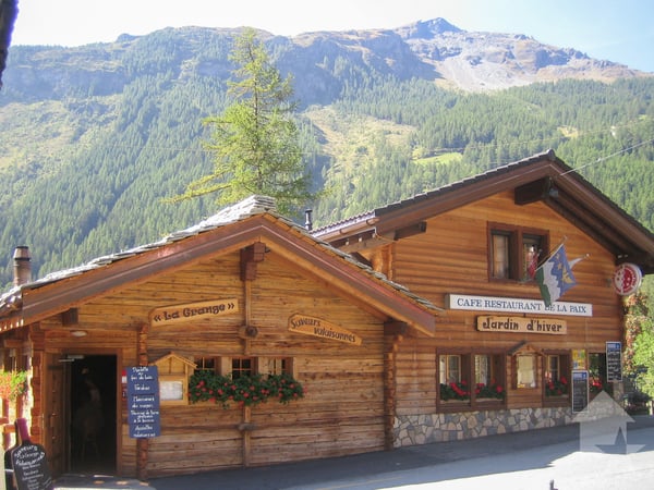 Magnifique Restaurant au centre d'Evolène avec appartement séparé 1