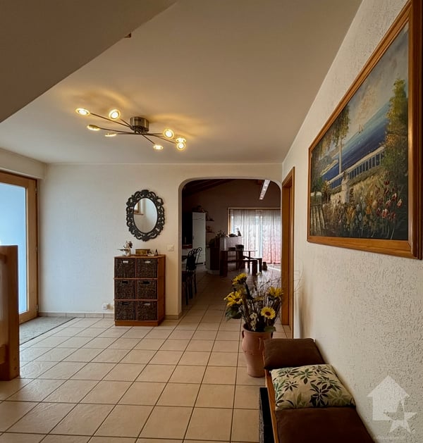 Maison individuelle avec vaste extérieur et clôture 13