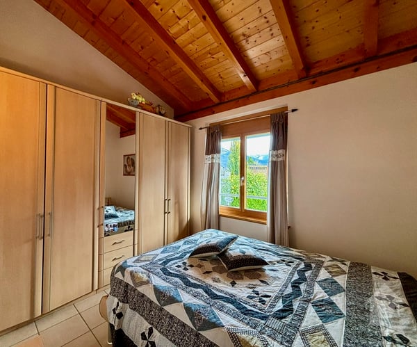 Maison individuelle avec vaste extérieur et clôture 6