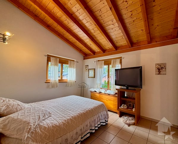 Maison individuelle avec vaste extérieur et clôture 4