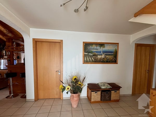 Maison individuelle avec vaste extérieur et clôture 10