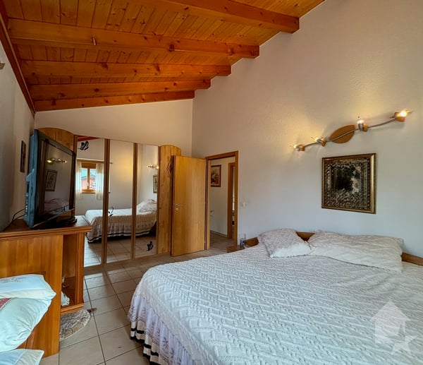 Maison individuelle avec vaste extérieur et clôture 5