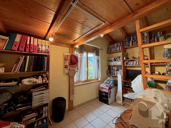 Maison individuelle avec vaste extérieur et clôture 9