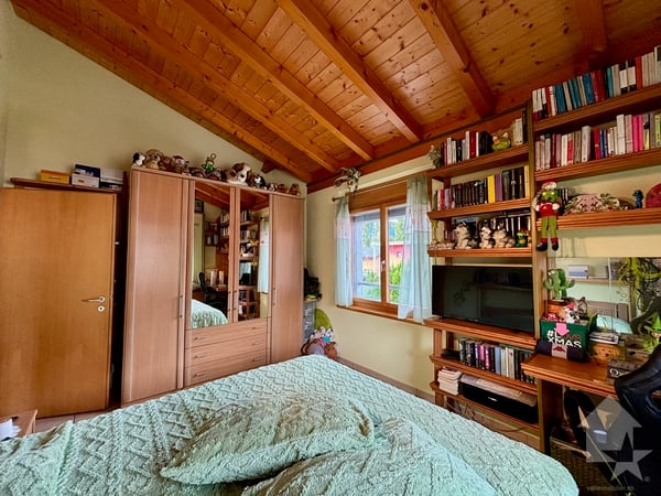 Maison individuelle avec vaste extérieur et clôture 8