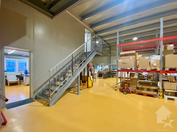 Halle industrielle de 5032 m3 + 32 garages box entre Sion et Sierre 4