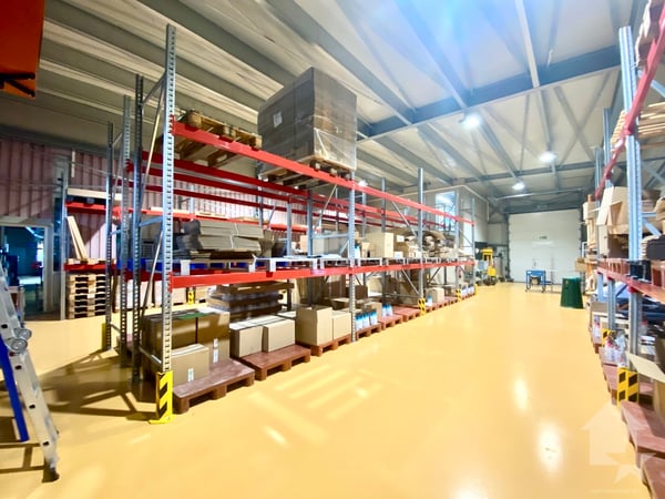 Halle industrielle de 5032 m3 + 32 garages box entre Sion et Sierre 3