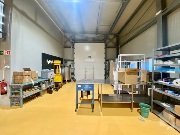 Halle industrielle de 5032 m3 + 32 garages box entre Sion et Sierre 9