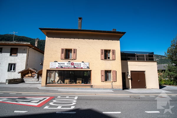 Grande maison avec local commercial au centre du village 2