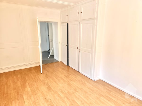 Immeuble de 5 appartements et un restaurant au centre du village ! 12