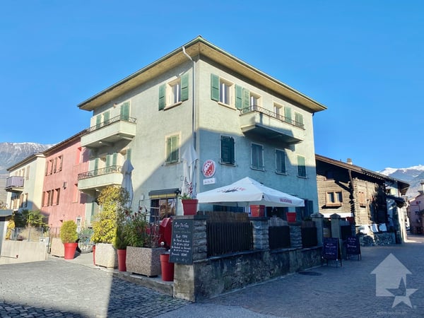 Immeuble de 5 appartements et un restaurant au centre du village ! 3