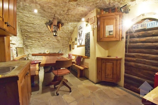 Immeuble de 3 ou 4 appartements avec une grange et un garage inclus ! 10