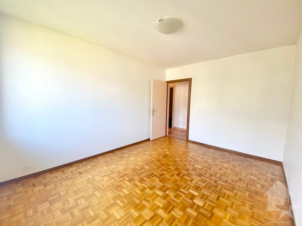 Spacieux appartement en terrasse, jardin d'hiver et 2 garages box ! 8