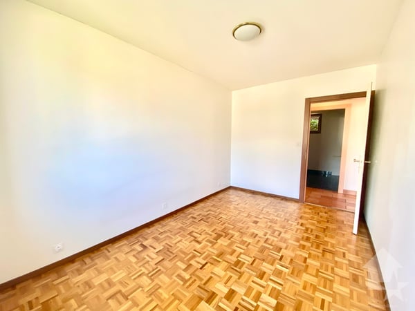 Spacieux appartement en terrasse, jardin d'hiver et 2 garages box ! 9