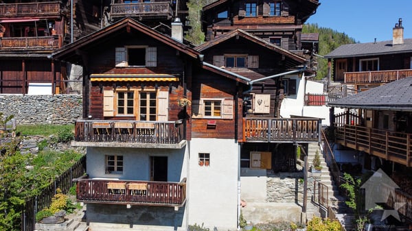 A Pinsec, adorable chalet au calme avec vue splendide sur la vallée 1