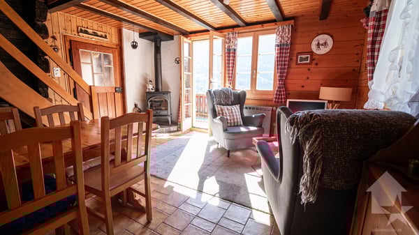 A Pinsec, adorable chalet au calme avec vue splendide sur la vallée 2