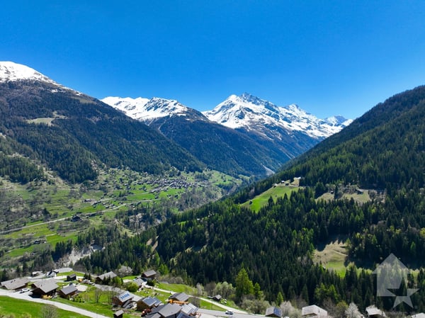 Magnifique chalet avec 2 places de parc extérieures 11