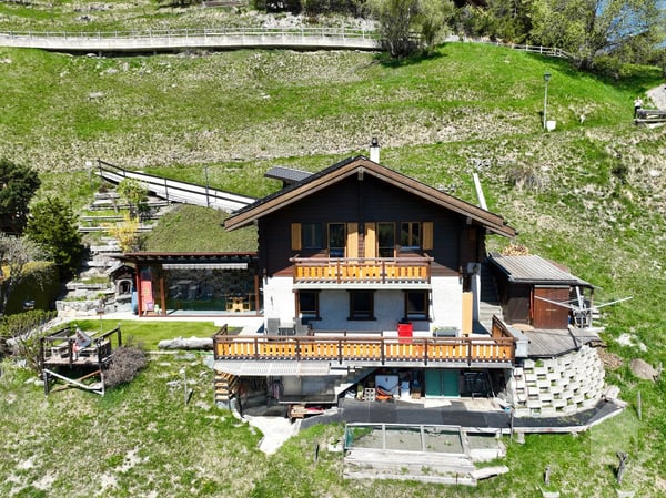 Magnifique chalet avec 2 places de parc extérieures 9