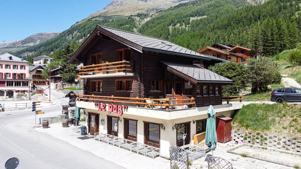Exceptionnel : bistrot avec duplex 5.5 pièces et studio indépendant 2