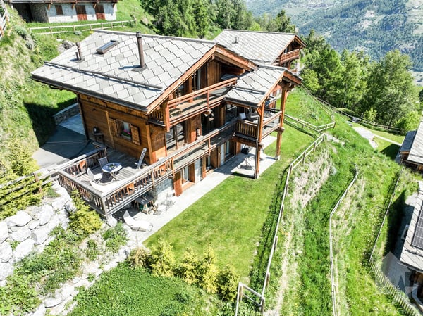 Magnifique chalet récent de haut standing 2