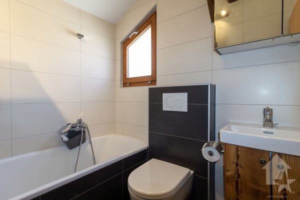 Grange rénovée de 4.5 pièces de 107 m2 habitables avec jardin de 40 m2 12