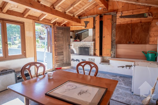Charmant chalet de 2 appartements + dépendance, belle situation 12