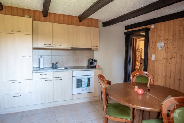 Charmant chalet de 2 appartements + dépendance, belle situation 11