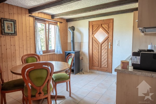 Charmant chalet de 2 appartements + dépendance, belle situation 10