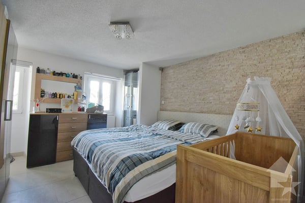 Appartement de 2.5 pcs, un jardin et 3 places de parcs incluses ! 6