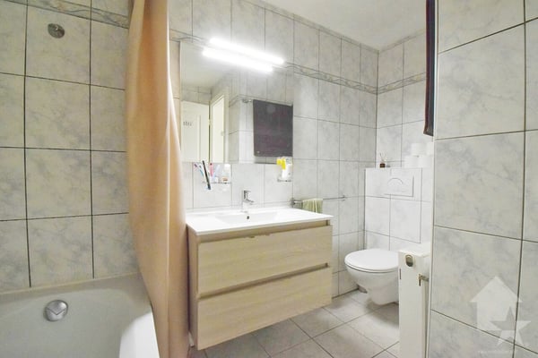Appartement de 2.5 pcs, un jardin et 3 places de parcs incluses ! 10