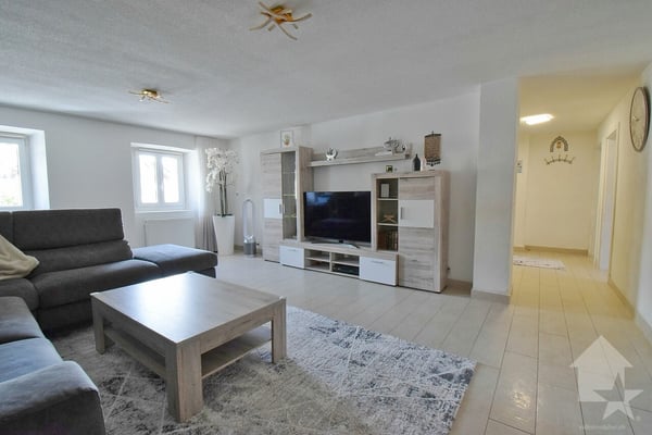 Appartement de 2.5 pcs, un jardin et 3 places de parcs incluses ! 5