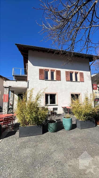 Immeuble de rendement avec restaurant et appartements 7