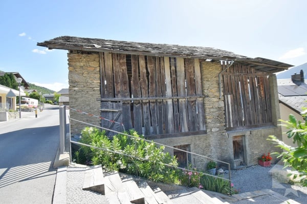Appartement de 4.5 pièces avec une grange, un jardin + 2 grandes caves 12
