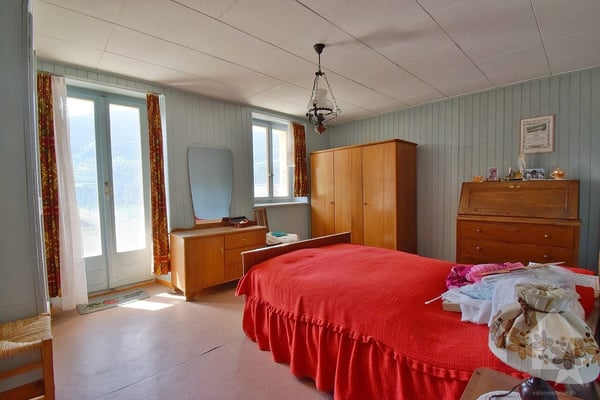 Appartement de 4.5 pièces avec une grange, un jardin + 2 grandes caves 4